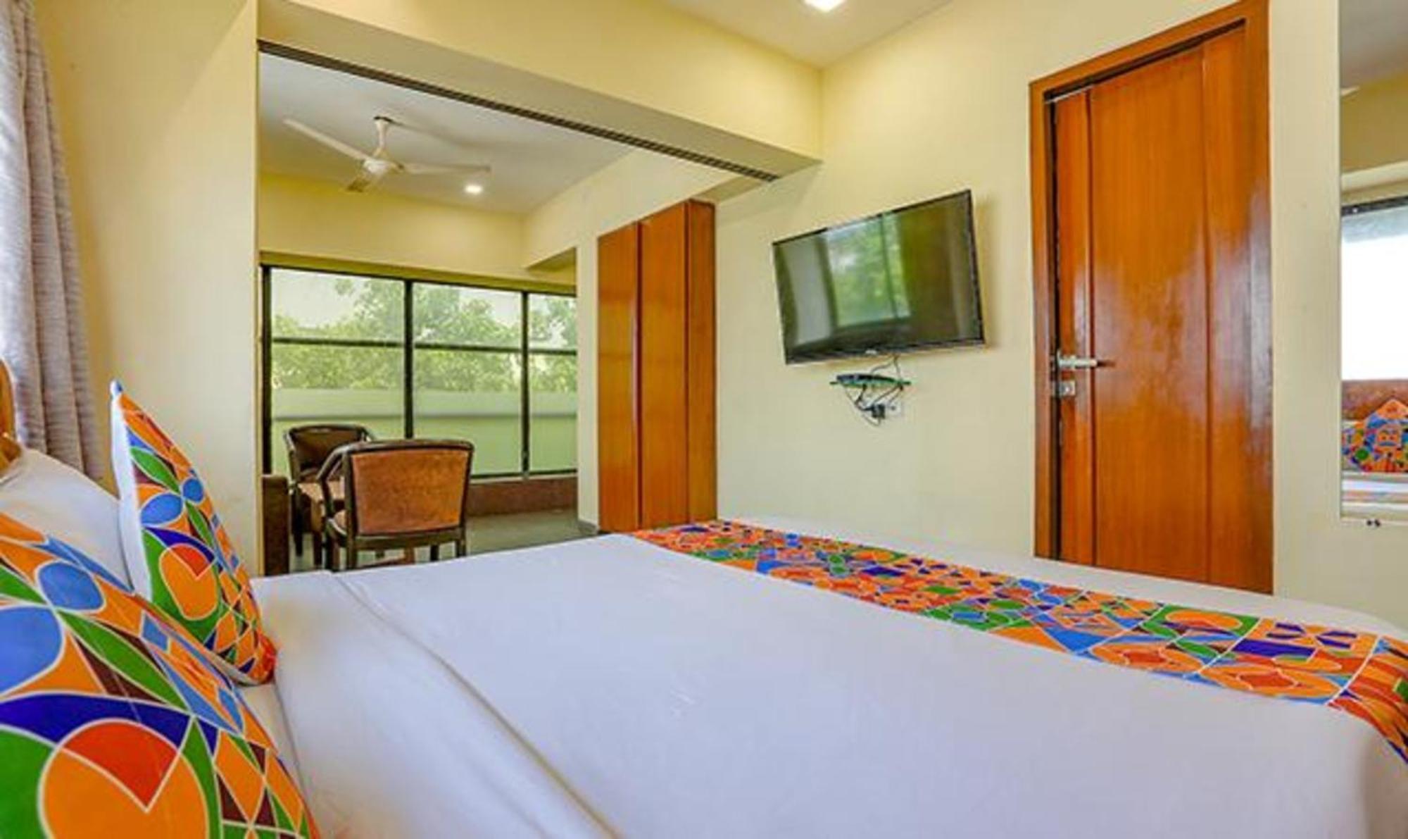 Отель Fabexpress Jayshree - Nr Mumbai International Airport Экстерьер фото